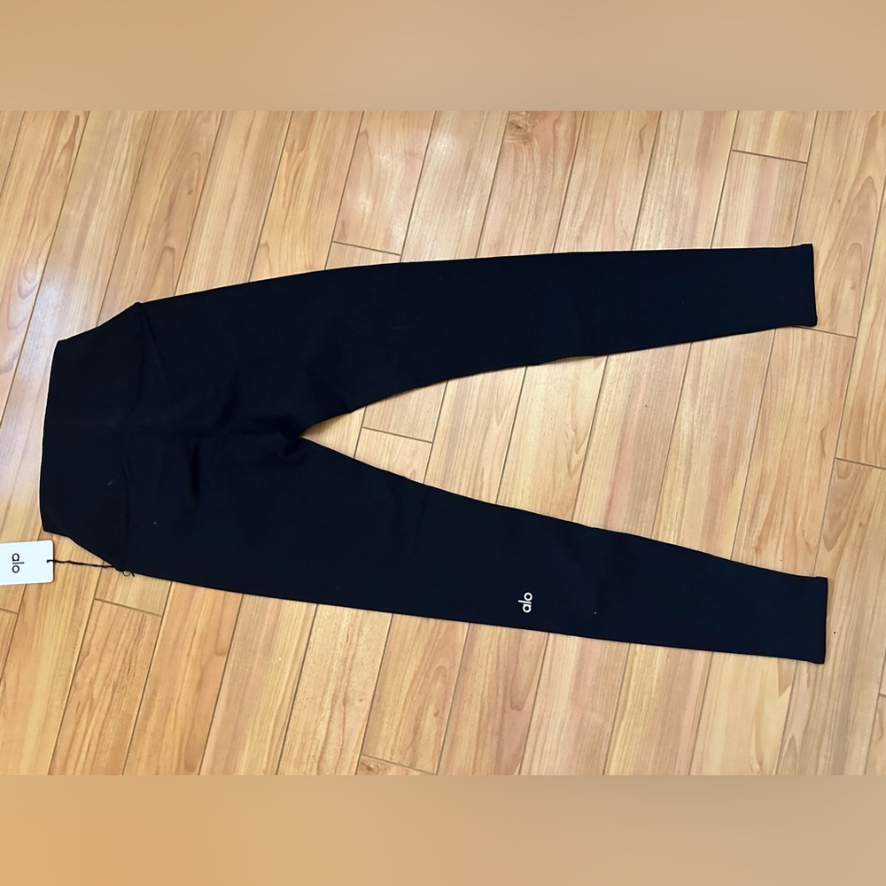 ALO Yoga High-Waist Airbrush Leggings in Black